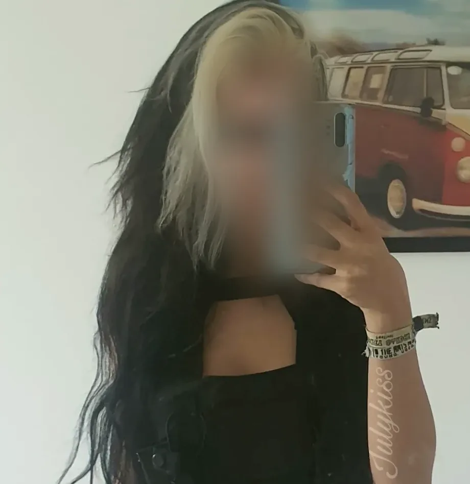 Melanie, 26