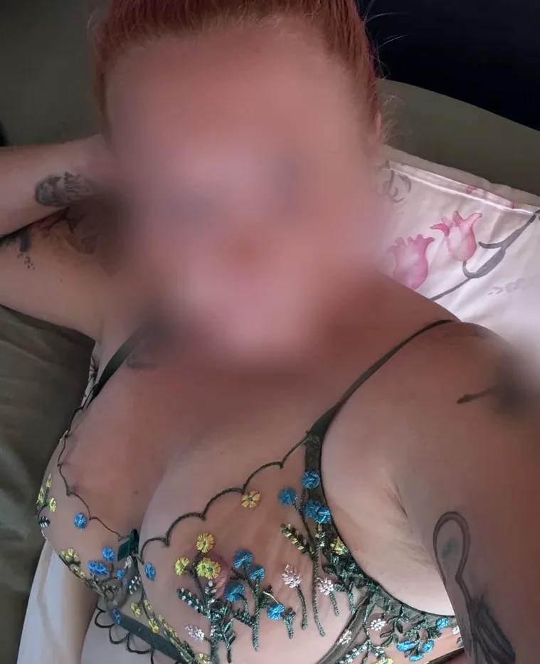 Sina, 32