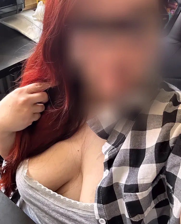 Yasmin, 29